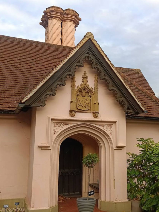 🏰🌿 Heritage & Gardens at Fulham Palace 🕰️✨