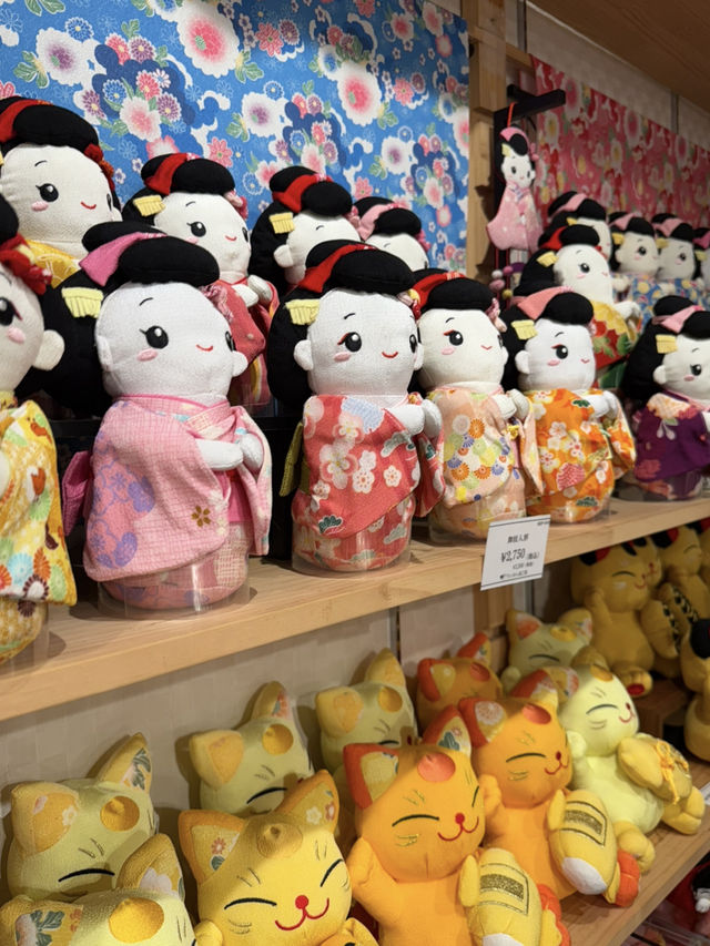 🌏✨ 유후인의 레트로 감성 폭발, 쇼와칸(Showakan) 총정리! 🎎