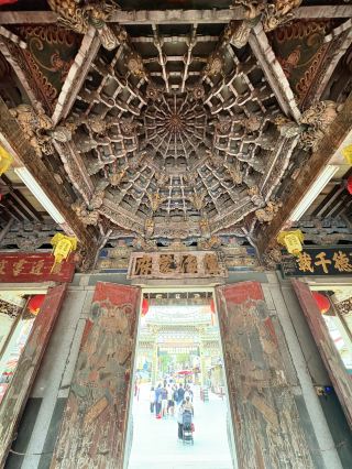 台灣鹿港小鎮，天后宮香火鼎盛感受百年老鎮風情