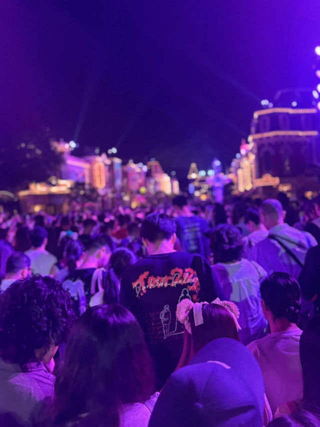 🏟️夢幻城堡的縈繞幻想 🏰✨ 香港迪士尼樂園 🏟️夢幻城堡的縈繞幻想 🏰✨ 香港迪士尼樂園