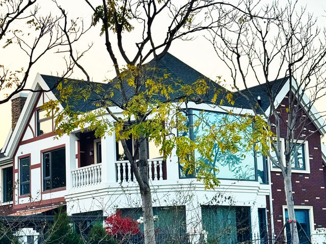 A Stroll Through Shanghai’s Thames Town: A European Escape in China