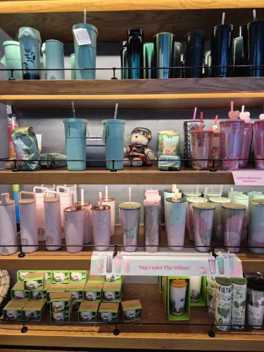 🌊 나트랑센터 스타벅스, 바다 앞 휴식 스팟 ☕