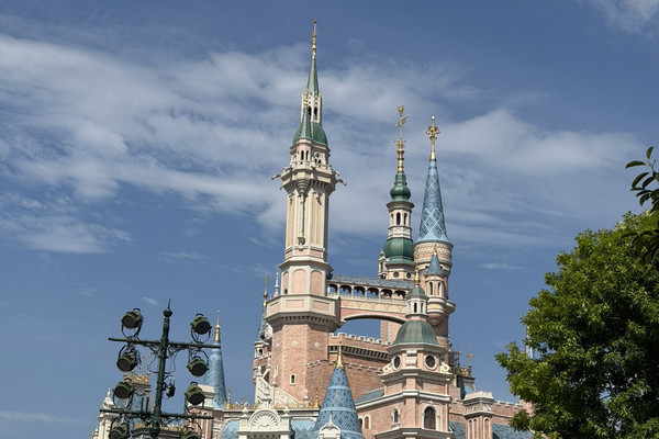 最近、上海ディズニーランドに行ってきました — そして、これは