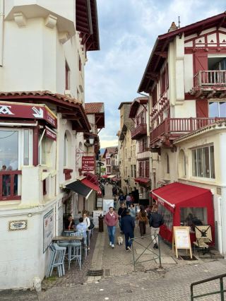 [Just 40 minutes by bus from Spain!] The perfect day-trip port town: Saint-Jean-de-Luz.