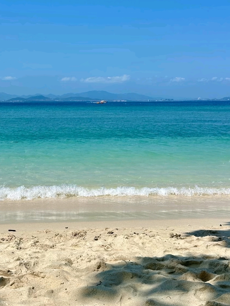 Tourist Trap in Yalong Bay: I Almost Chased the Wrong Experience