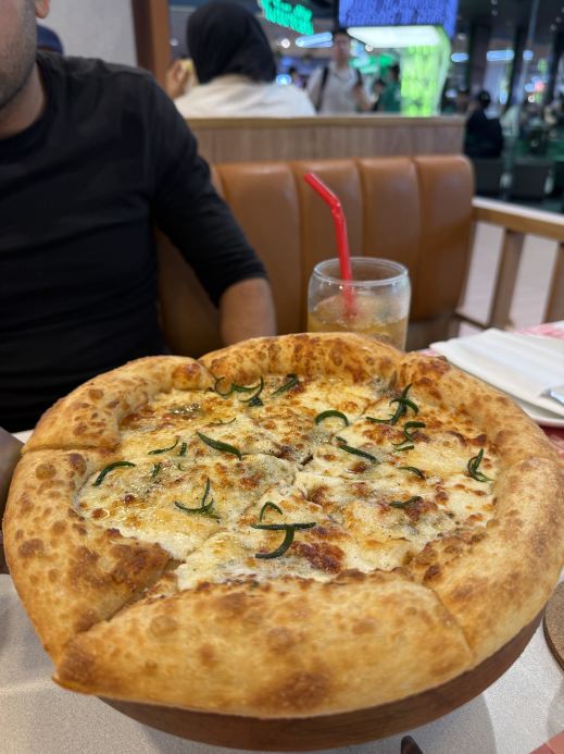 Cheesy Heaven at CentralWorld: 4-Cheese Pizza at Hey Gusto!