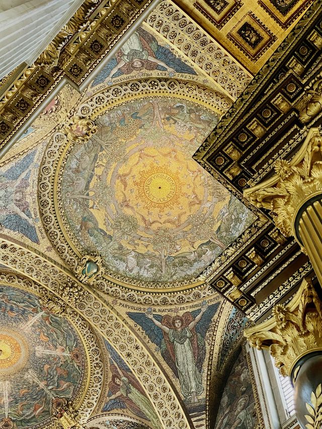 Take a tour of St Paul’s Cathedral, London!