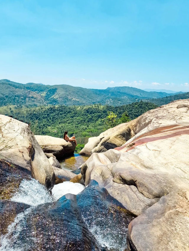  Upper Diyaluma Waterfall