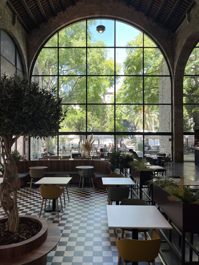 Barcelona｜ Nice coffee shop in the museum 
