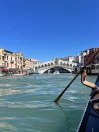 Venice in Late September: Romance, Gondolas, and a Hint of James Bond Glamour 🎥✨ Rating: ⭐⭐⭐⭐⭐ (5/5