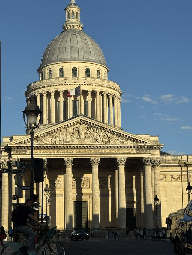 Paris: A Day of Landmarks, Art & Flavour