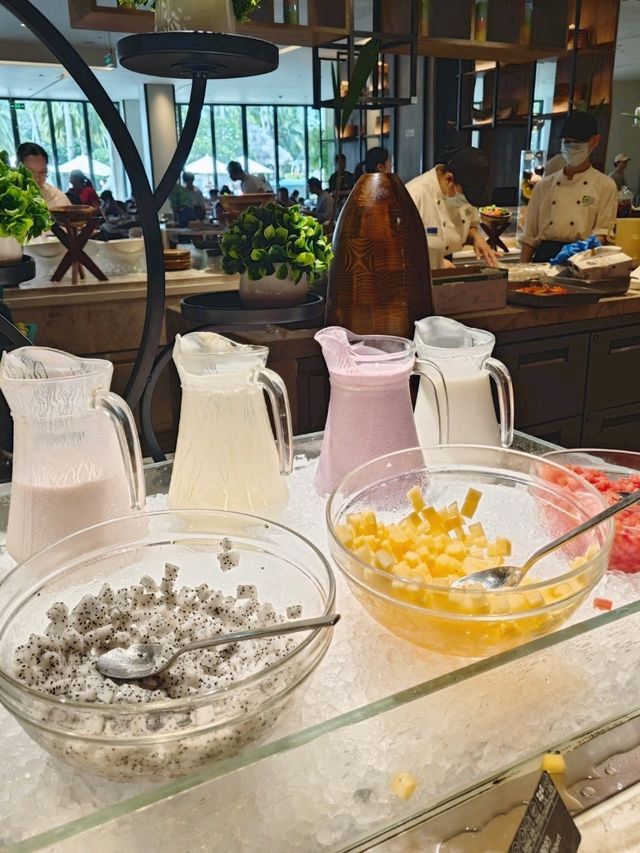 [Хайнань] Завтрак в отеле Holiday Inn Resort Sanya Bay