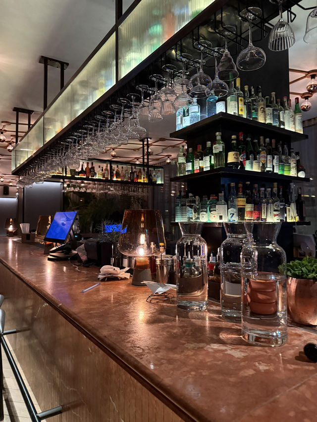 Chic Cocktails and Dreamy Lighting at Loreta Chic Cocktails and Dreamy Lighting at Loreta