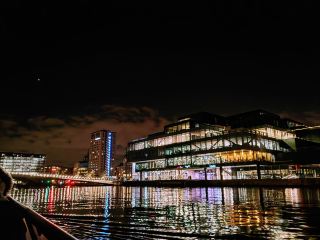 コペンハーゲンの春の夜: 北欧の魔法が輝く夜