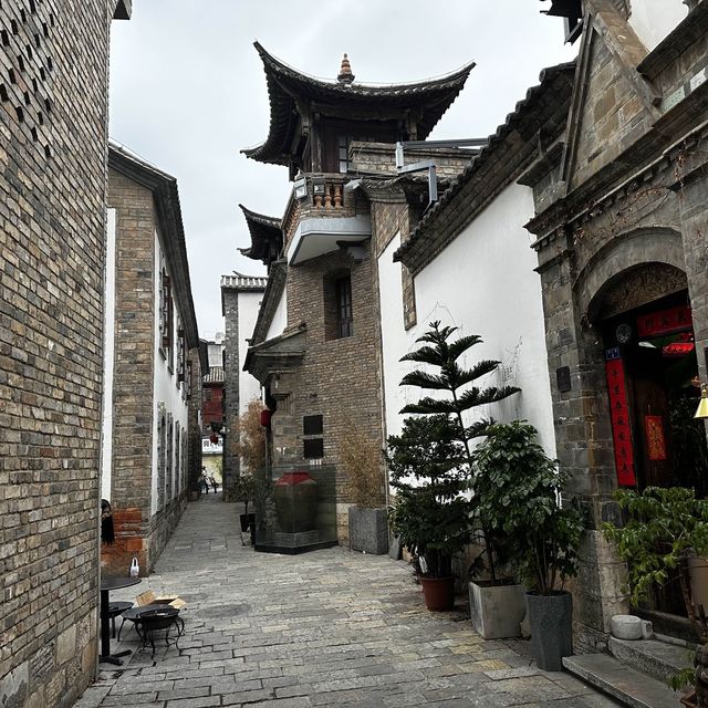 walking through the streets of Kunming
