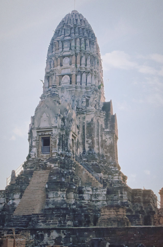 The capital of the Thai Ayutthaya Dynasty, with over 600 years of palace ruins and more than 200 preserved ancient pagodas.