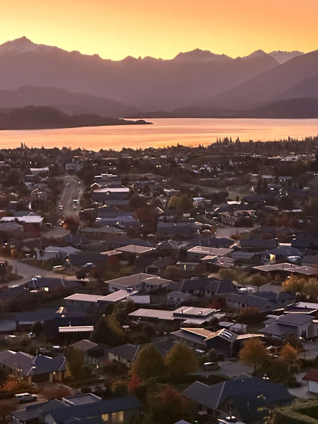 Autumn Story - Golden Wanaka Town