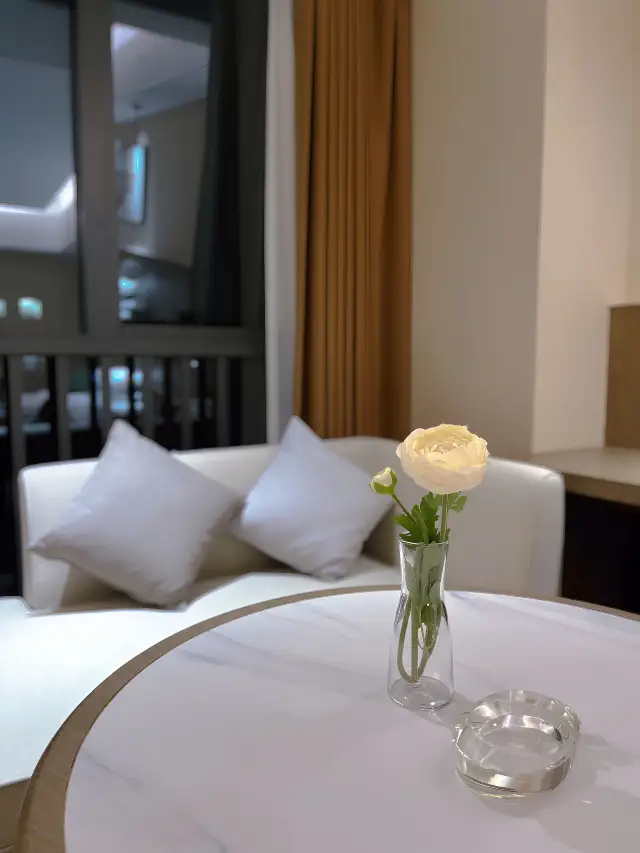 Come to Chimelong and stay at the Sky City Hotel, it's smart and comfortable