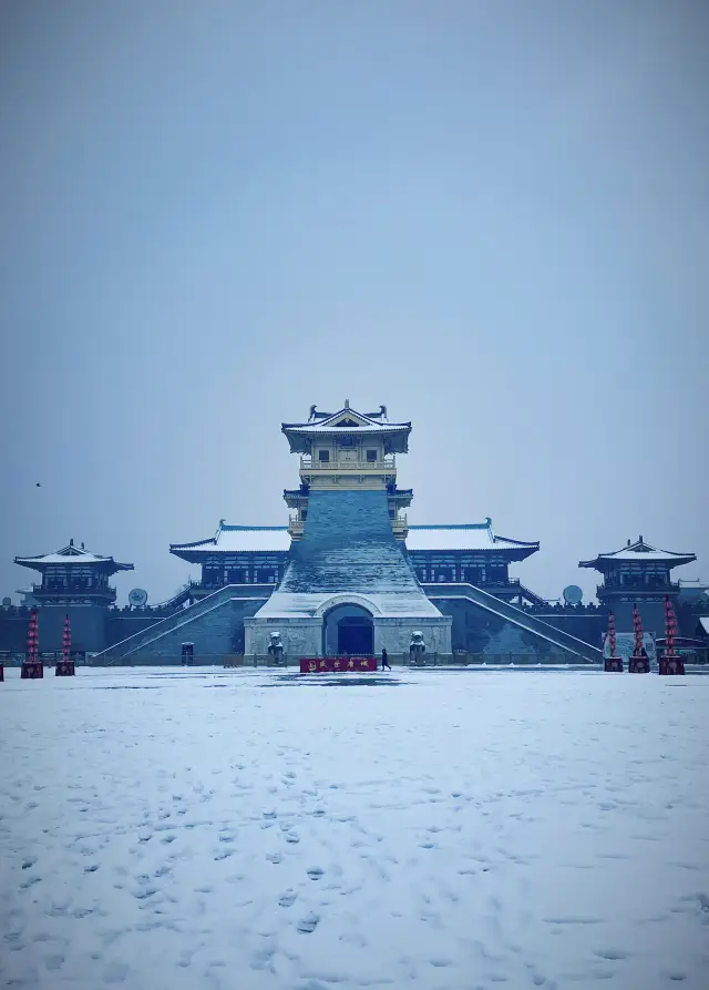 The first snow of Tang City travels afar to grace the mortal realm with a feast of startling beauty