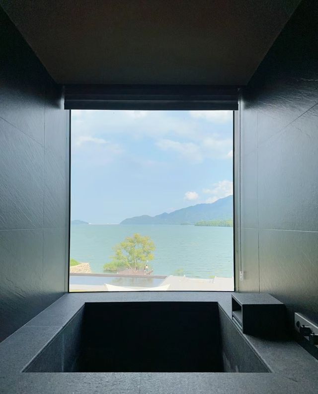 只住了一晚，就不想回家思無邪