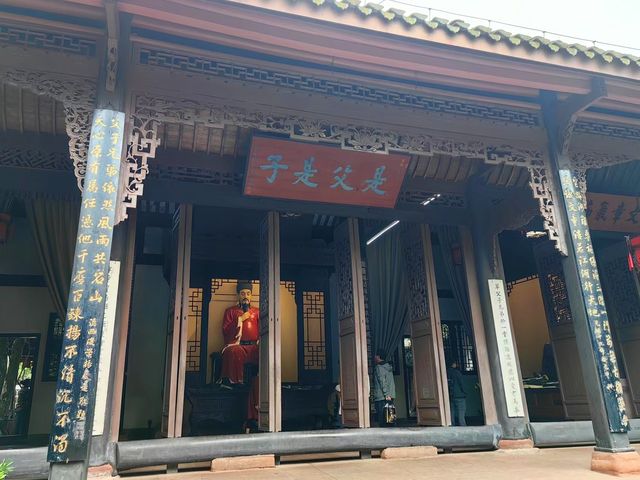 假期去哪玩？去四川省眉山市東坡巨紗毅行南段三蘇祠
