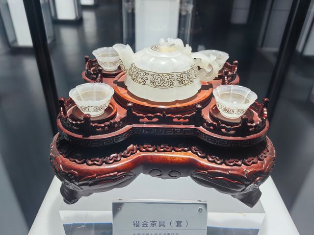 逛一逛和田玉博物館。