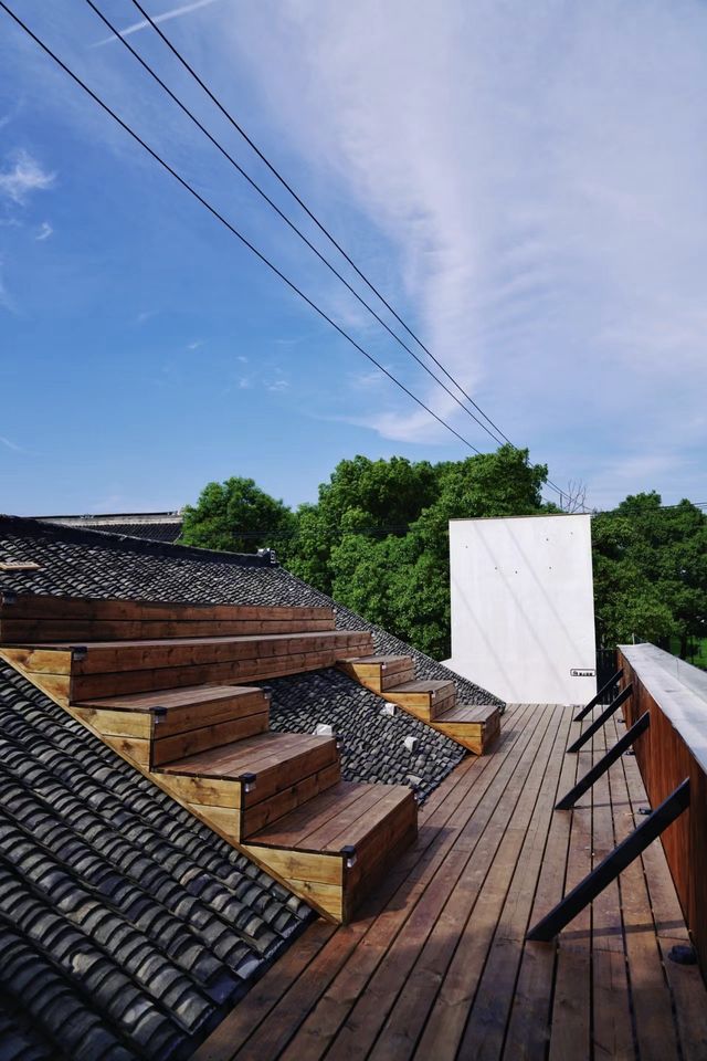 屋頂放空下午咖啡晚上吃…。
