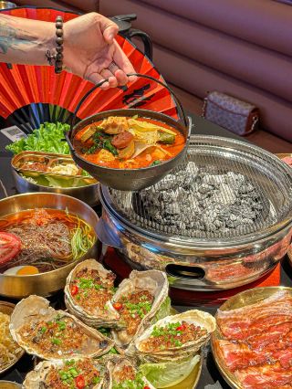 哇哇哇～現在在蘭州烤肉都這樣吃了嗎？。