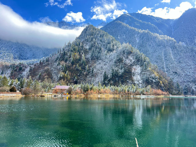 雪後的畢棚溝彷彿走進了童話世界。