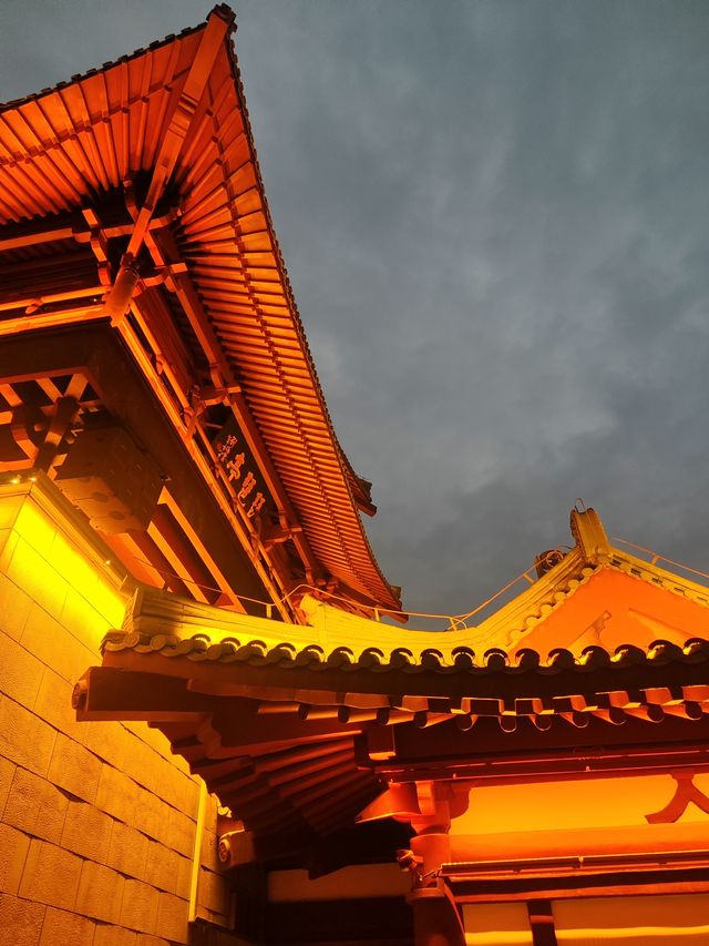 先有琵琶行還是先有琵琶亭？夜色醉人
