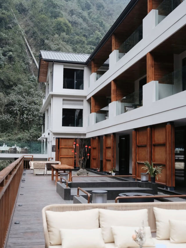 藏在峨眉山裡的私湯溫泉