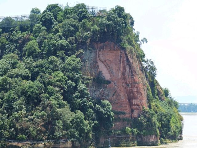 樂山大佛｜千年佛顏臨江瞰世，深度遊玩全攻略