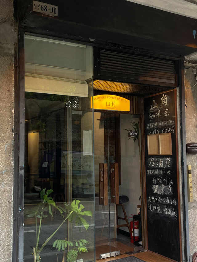 ✨澳門大三巴「春日療癒站」！山角珈啡的開心果芭菲把春天吃進嘴裡🍧💚