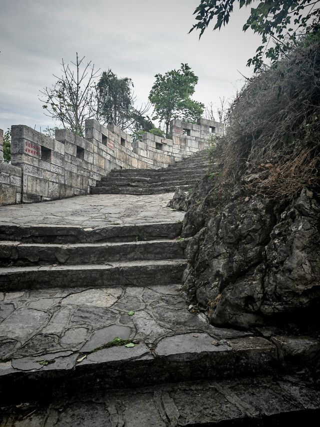 青巖古鎮：黔中腹地的石頭史詩