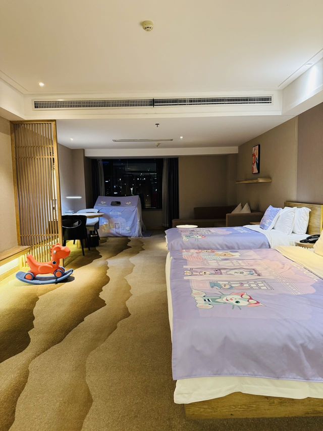 解放碑旁嘅夢幻親子江景酒店！BB住到唔想返屋企！