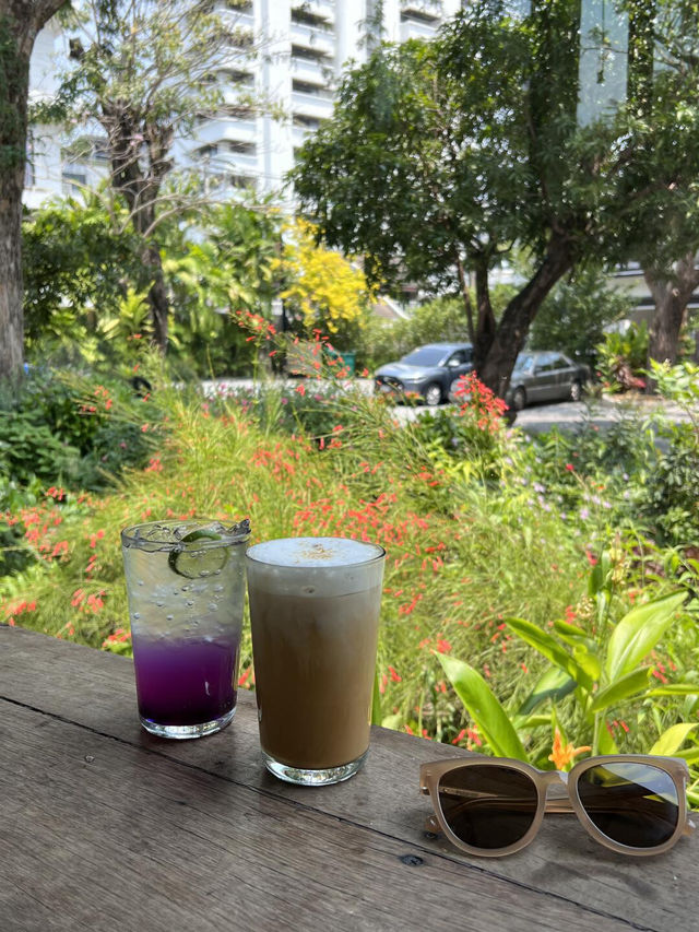 曼谷這家森林咖啡廳 我能賴一下午🌳