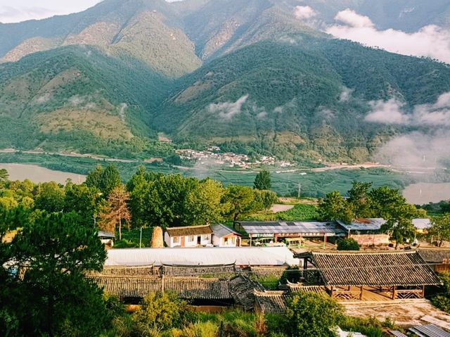 Tiger Leaping Gorge: Where Mountains Kiss the Sky