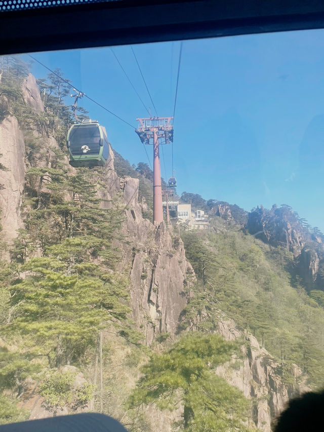 Scenic Peak Views of Huangshan ⛰️  