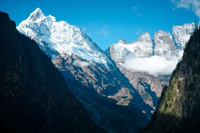 秋天在雨崩村欣賞梅里雪山的日照金山