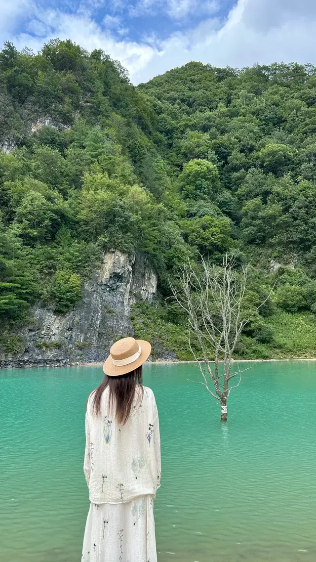 漢中| 情人谷獅子溝牛奶湖藏在山水中的浪漫