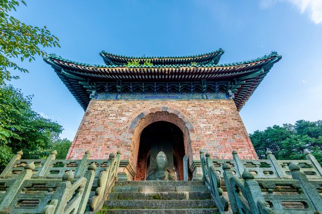 天下第一仙山——武當山的俊美神奇 踏足「天下第一仙山」武當,才懂「道法自然」的深意。山間72峰朝 天下第一仙山——武當山的俊美神奇 踏足「天下第一仙山」武當,才懂「道法自然」的深意。山間72峰朝