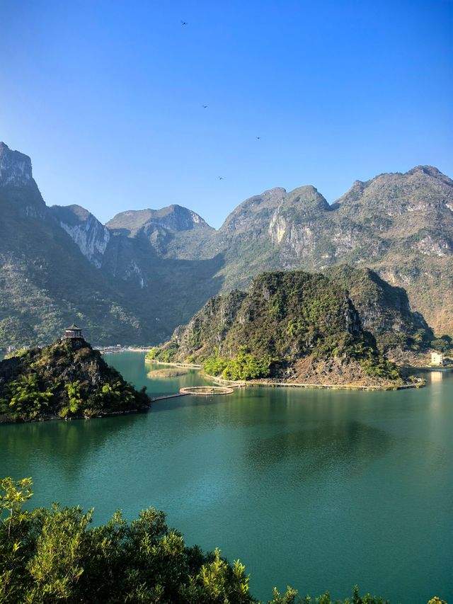 深藏於桂西群山之中的浩坤湖～秋天才是最好的觀賞時節