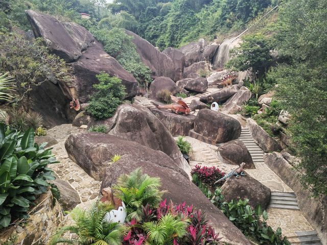 探秘饒平怪臼谷