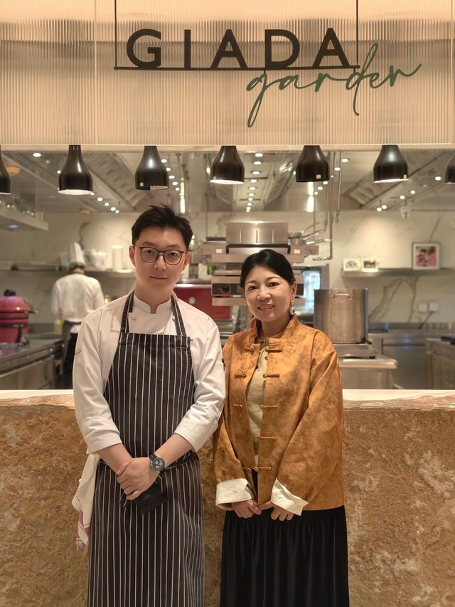 我想說，其實這個甜品車可以最早推上來