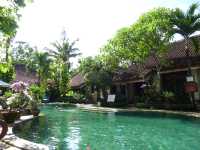 在薩努爾,體驗坦木卡米的悠閒時光✈️🌴
位於薩努爾的坦木卡米飯店,地址為Jln. Danau Ta