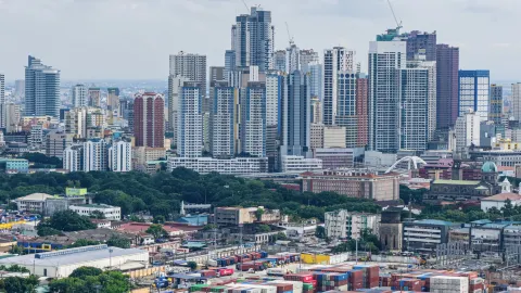 Manila Aerial Photography｜A City of Southeast Asia Half Fireworks, Half Prosperity — traveler post in City of Manila