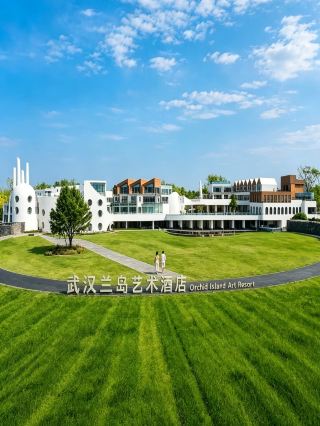Wuhan Suburban Fairy Tale Castle Landao Art Hotel, perfect for vacations and photos