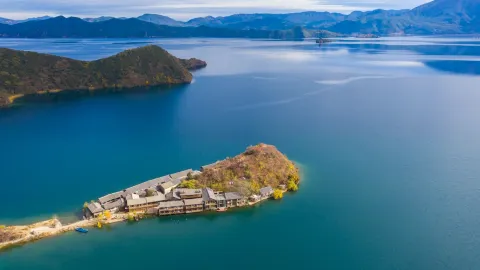  Lugu Lake (Oriental Kingdom of Women)   Lugu Lake is located at the border of Yanyuan County, Liangshan, Sichuan and Ninglang County, Lijiang, Yunnan, and is jointly managed by Sichuan and Yunnan. — traveler post in Ninglang