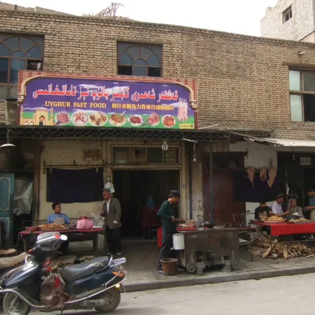 🇨🇳中国 カシュガル "UYGHUR FAST FOOD" シシカバブ絶品!! タイムスリップしたアルトゥシュ横丁