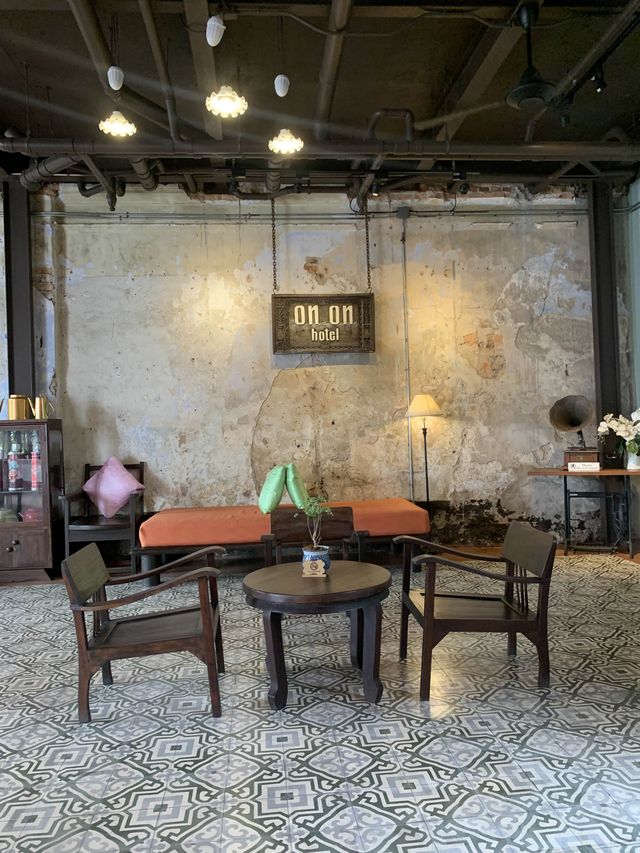 ที่พักย่านภูเก็ตเมืองเก่า เข้ากับธีมตรุษจีนค่ะ